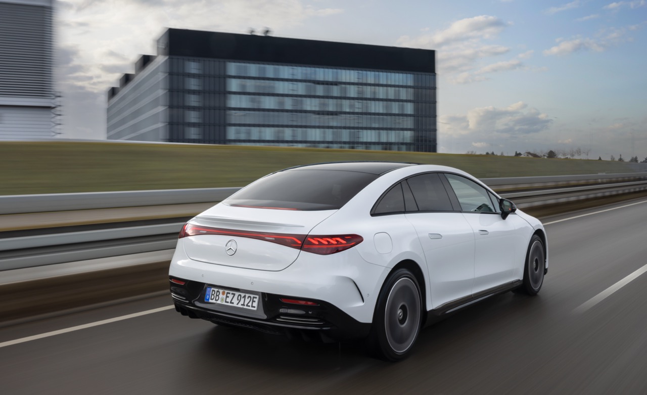 Mercedes EQE rear tracking